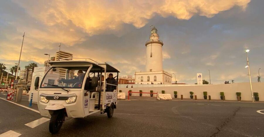 Tour Tuk Tuk Málaga - Miramar Palace and the climb toward Gibralfaro