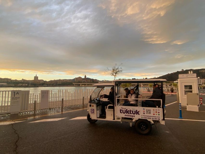 Tour Tuk Tuk Málaga - Banco de España and the first city views