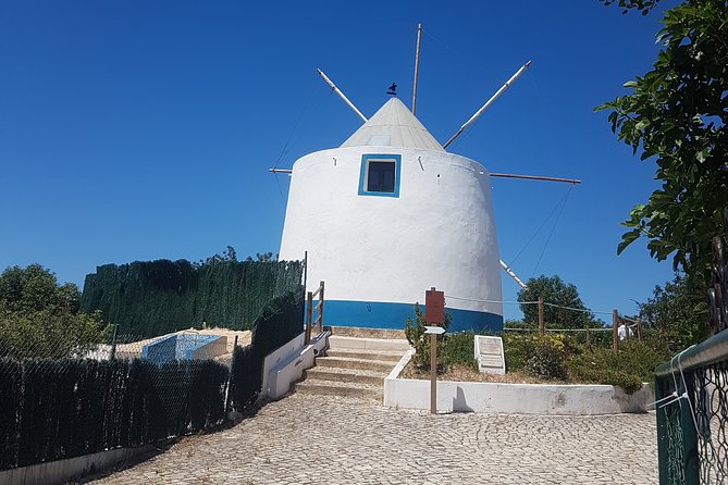 TOURS CARLOS SMILE TUK TUK - coast, country side or mix - Praia dos Arrifes and the photo stops