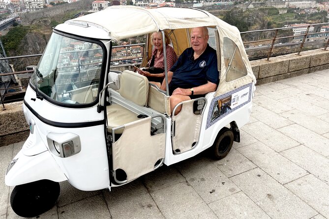 Tours in the Port DE Tuk Tuk - São Bento Station and Porto’s Blue-and-White Story