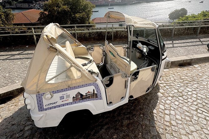 Tours in the Port DE Tuk Tuk - The Fernandine Walls and the Riverfront