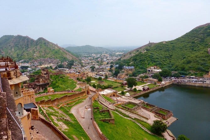 Travel Through the Streets of Jaipur by Tuktuk with a Local - Why a private Jaipur tuk-tuk makes sense