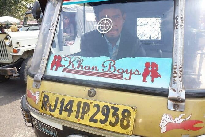 Travel Through the Streets of Jaipur by Tuktuk with a Local - What the guides add to the ride