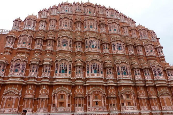 Travel Through the Streets of Jaipur by Tuktuk with a Local - Choosing between a tuk-tuk and an AC car