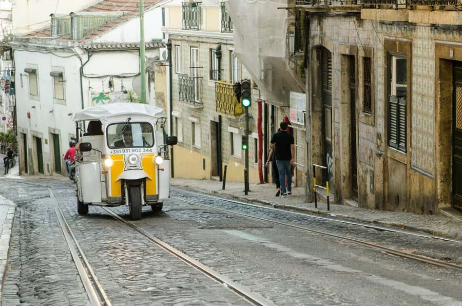 Travel to the Medieval part of Lisbon by Tuk Tuk - Sé Cathedral: beginning beside medieval Lisbon
