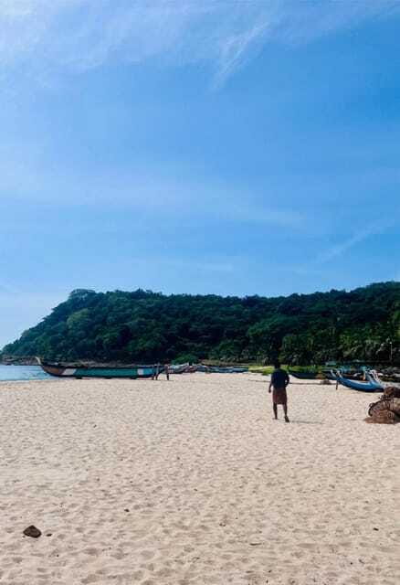 Trincomalee: Tuk-Tuk city tour with a guide - Three temples and the Golden Temple