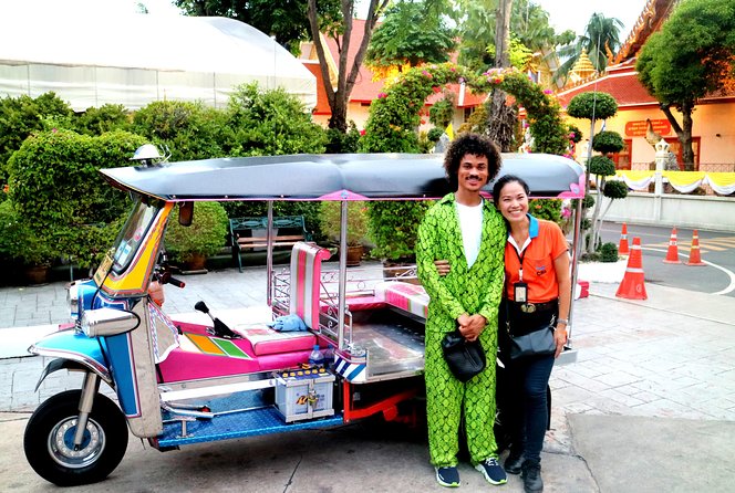Tuk Tuk Bangkok Private Tour: WW2 Pad Thai, 360-Viewpoint, Chinatown (Pickup) - Climbing Wat Saket and the Golden Mountain