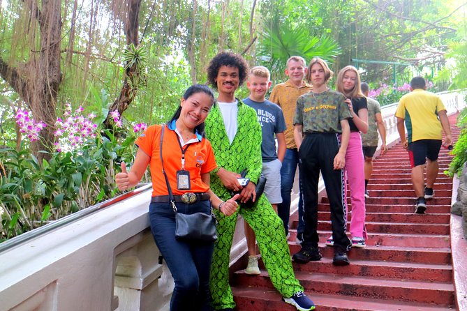Tuk Tuk Bangkok Private Tour: WW2 Pad Thai, 360-Viewpoint, Chinatown (Pickup) - A quick look at the Giant Swing