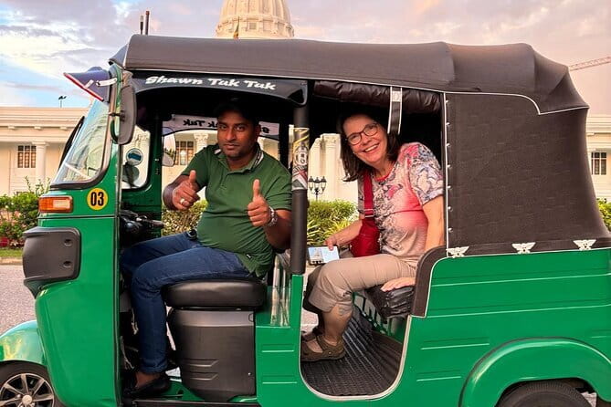 Tuk-Tuk City Tour Colombo SL - Colombo National Museum and Viharamahadevi Park
