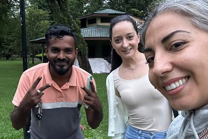 Tuk tuk colombo Sightseeing tour - The Red Mosque and Pettah’s Market Energy