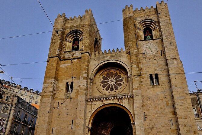 Tuk tuk experience through the historic neighborhood of Alfama - Starting with Lisbon’s old squares and cathedral