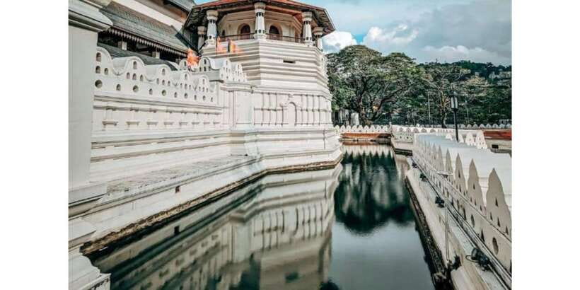 Tuk Tuk Kandy City Tour By Local Guide - Starting with Kandy’s hilltop temples