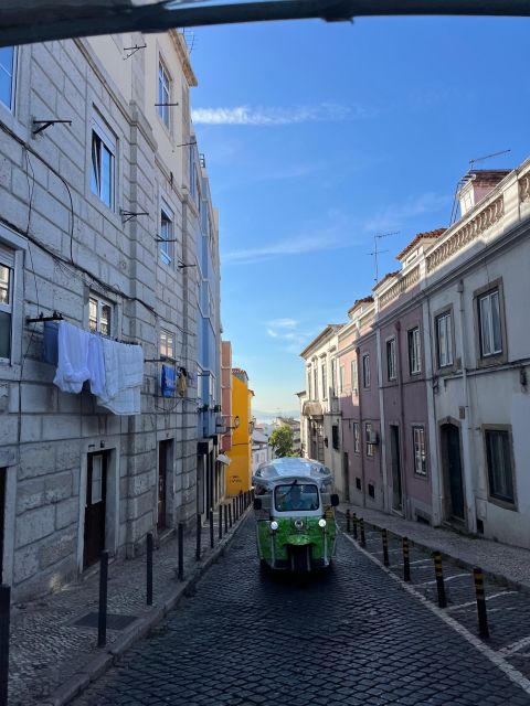 Tuk Tuk Lisbon: 3H00 Lisbon Charms - Lisbon Cathedral and the first hilltop views