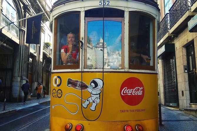 Tuk tuk Lisbon a discovery à la carte without fatigue. Lisbon differently.01 - LX Factory brings a modern change of mood