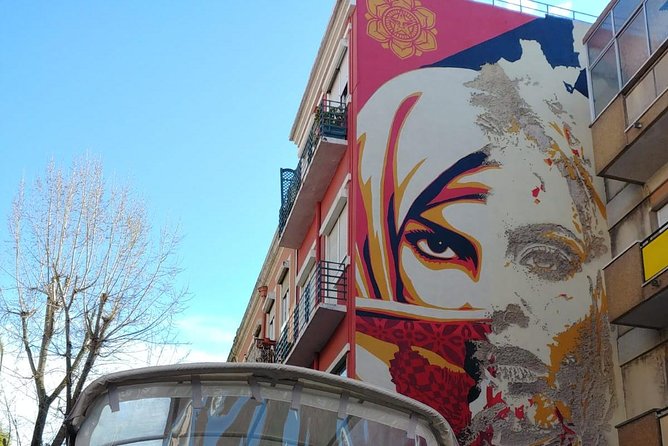 Tuk Tuk Lisbon: Exploring Urban Art - Santa Apolónia and the Pichi&Avo statue