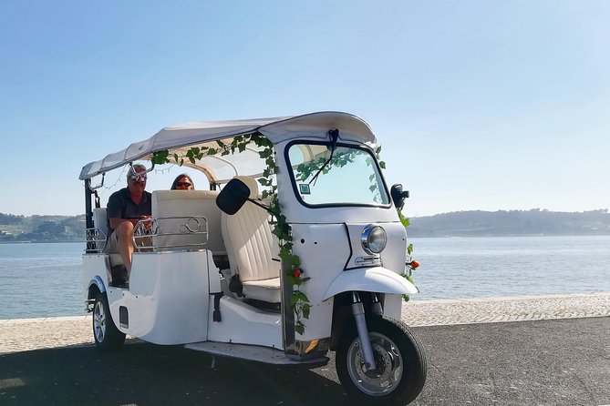 Tuk Tuk Lisbon Guided tour! 100% PRIVATE & PERSONALIZED - Chiado and Fado in the center of Lisbon