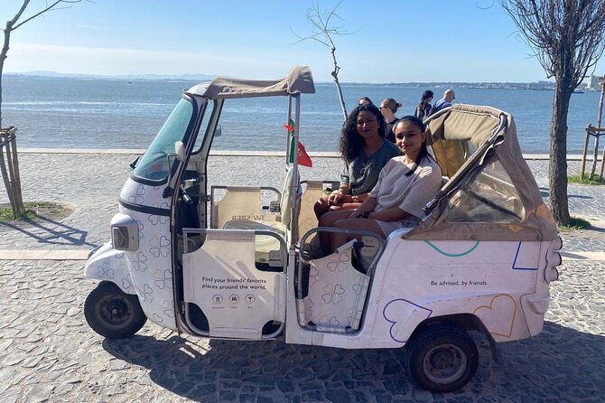 Tuk-Tuk Lisbon Tour 1 - 3hours - Pink Street and Time Out Market