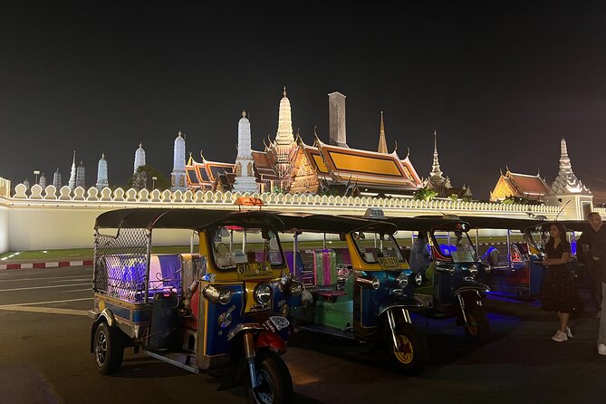 Tuk-tuk Private Tour in Bangkok by Night with Chinatown meal - The Grand Palace from the outside