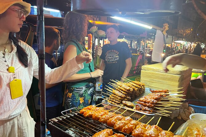 Tuk-tuk Private Tour in Bangkok by Night with Chinatown meal - Tuk-tuk travel through Bangkok at night
