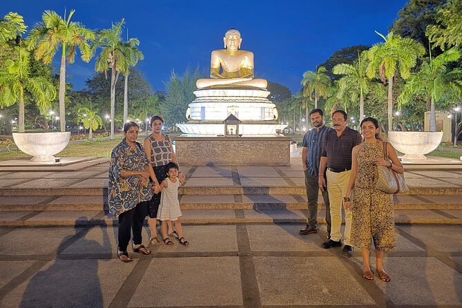Tuk Tuk safari capital Colombo (Food and Entry Fees) Including - Viharamahadevi Park and Colombo Town Hall