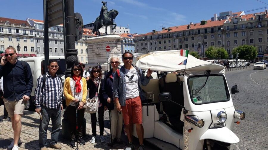 Tuk Tuk Tour historic central Lisbon - Who should book this Lisbon tour?