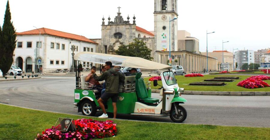 Tuk Tuk Tour in Aveiro - Republic Square and Aveiro’s civic center