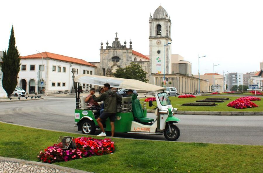 Tuk Tuk Tour in Aveiro - Finding the green umbrella