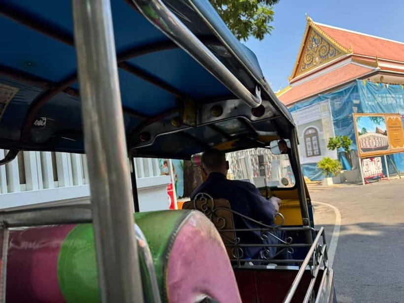 Tuk Tuk Tour in Bangkok - Riding through Bangkok by tuk tuk
