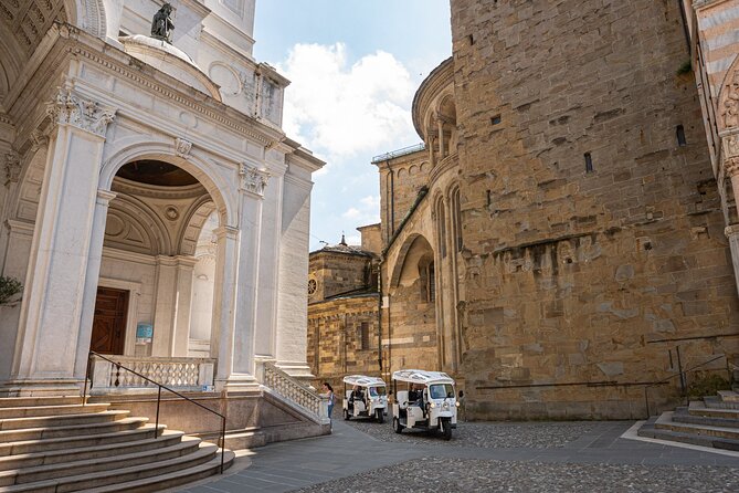 Tuk Tuk tour in Bergamo, Città Alta and the ancient Venetian walls - Passing through the Lion of San Marco gate