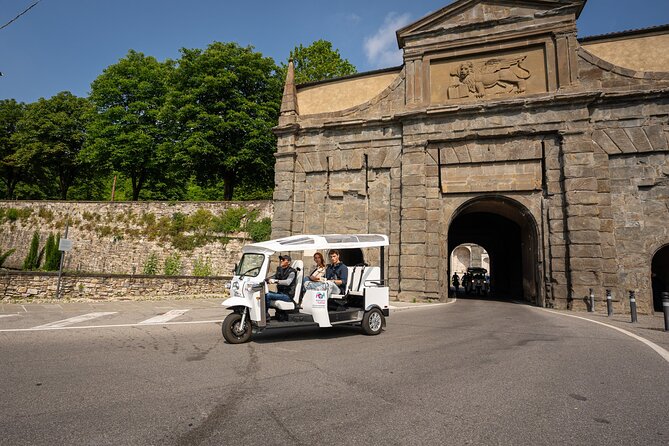 Tuk Tuk tour in Bergamo, Città Alta and the ancient Venetian walls - Climbing the cobbled streets toward Città Alta