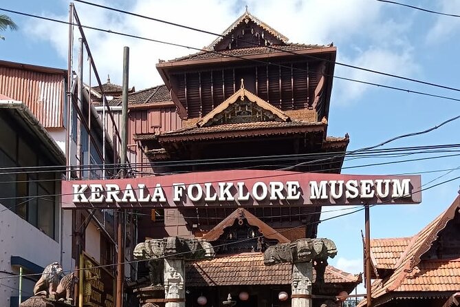 Tuk Tuk tour in Cochin with Port pick-up - Mattancherry Palace and Dutch Cemetery