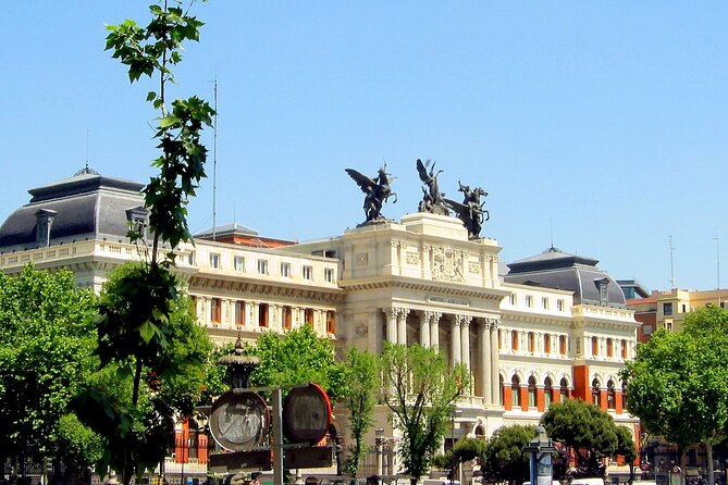 Tuk Tuk Tour Madrid 90 mins - Puerta de Alcalá and Retiro Park