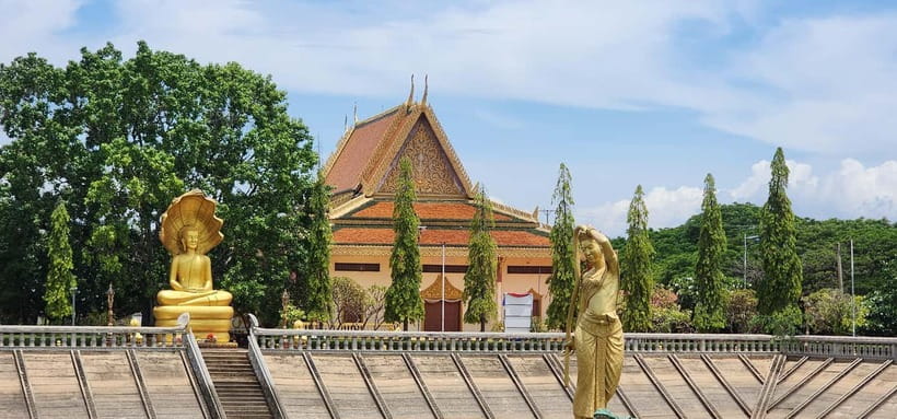 Tuk-Tuk Tour to Silk Island & Udong Mountain - Walking across Udong Mountain