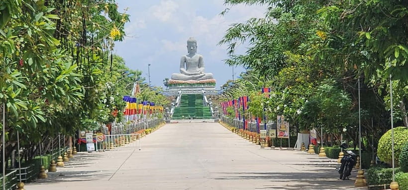 Tuk-Tuk Tour to Silk Island & Udong Mountain - Silk Island and the working silk farm
