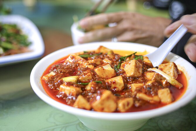 Tuktuk Food Tour Through Chengdu's Local Eats - Meeting the tuk-tuk at 6:30 pm
