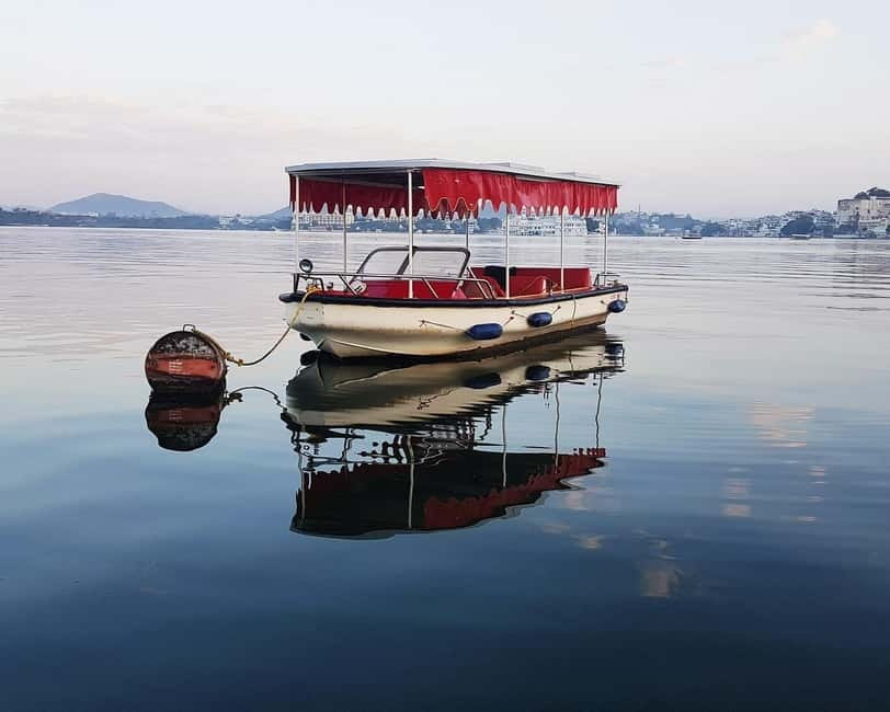 Udaipur Local Sightseeing Tour by Tuk-tuk (Rikshaw) - Why a tuk-tuk works so well in old Udaipur