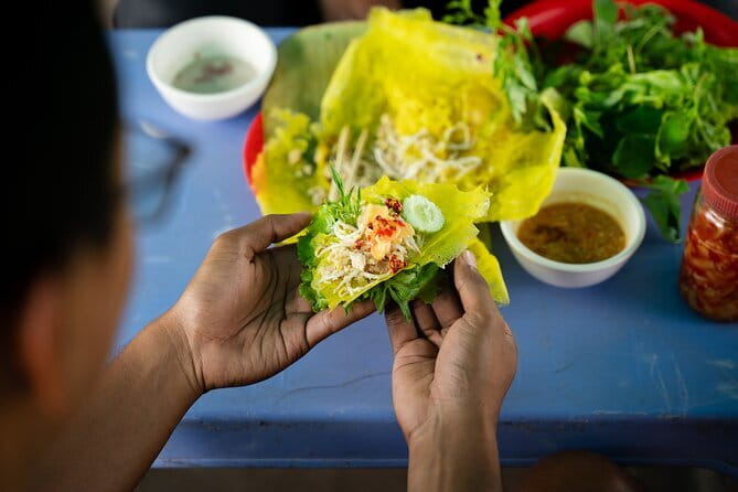 Ultimate Siem Reap Food Tour by Tuk Tuk - 20 Tastings, 8 Stops - Stop seven: seafood and Kampot pepper at Wat Bo