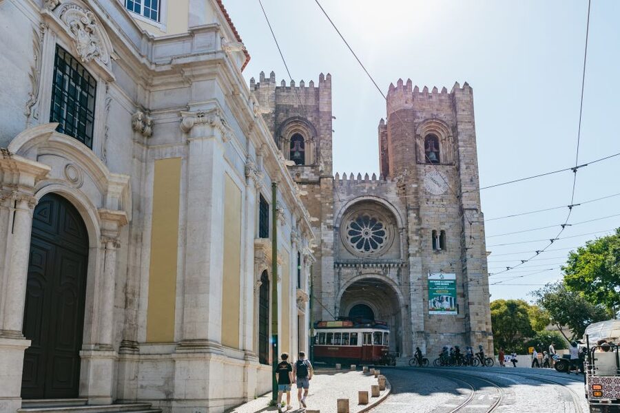 Vadio: Lisbon Old Town Private Tuk Tuk Tour - Guides are the heart of the experience