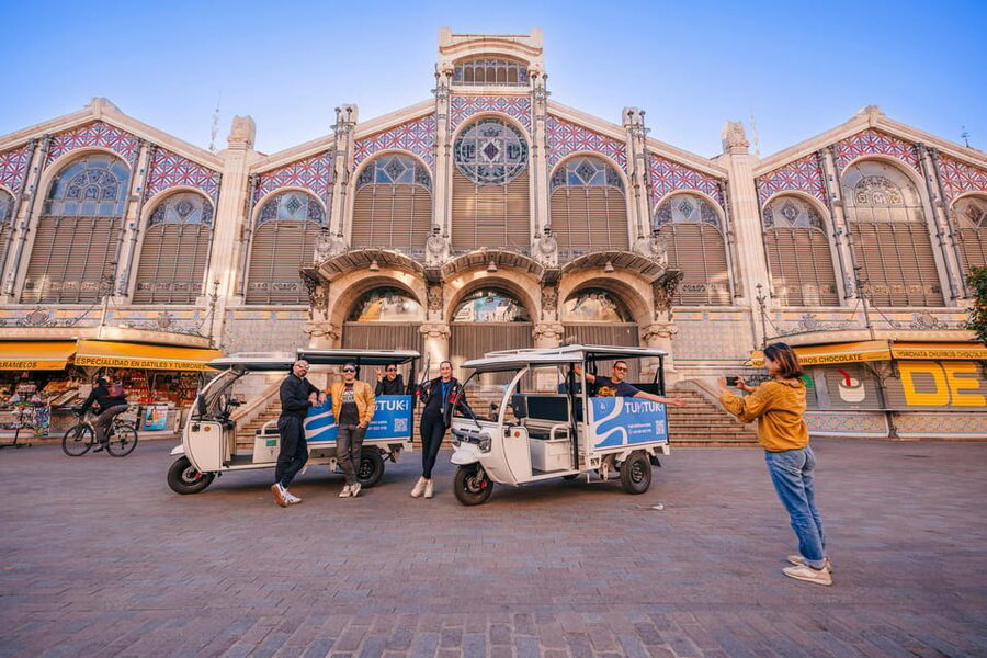 Valencia 1 hour by TukTuki: Essential and Private Tour - Leaving C. de la Blanqueria near the old city