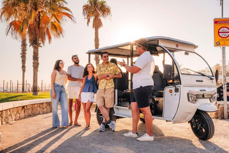 Valencia: 1-hour Private Tuk Tuk Tour - What the private format really gives you
