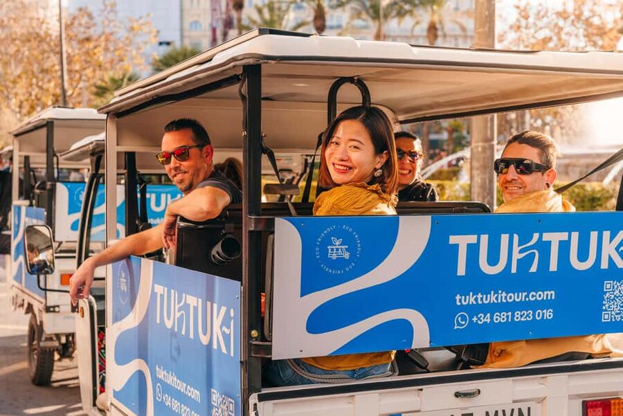 Valencia: 2-hour City Highlights Guided Tour by Tuk Tuk - Puente de las Flores and the city’s greener side