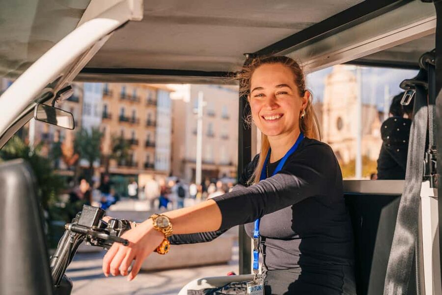 Valencia: 2-hour City Highlights Guided Tour by Tuk Tuk - City of Arts and Sciences: the big visual moment