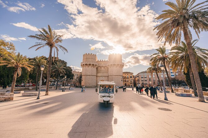 Valencia by Tuk Tuk i: Private tour 1 or 2 hours explore the city - The City of Arts and Sciences