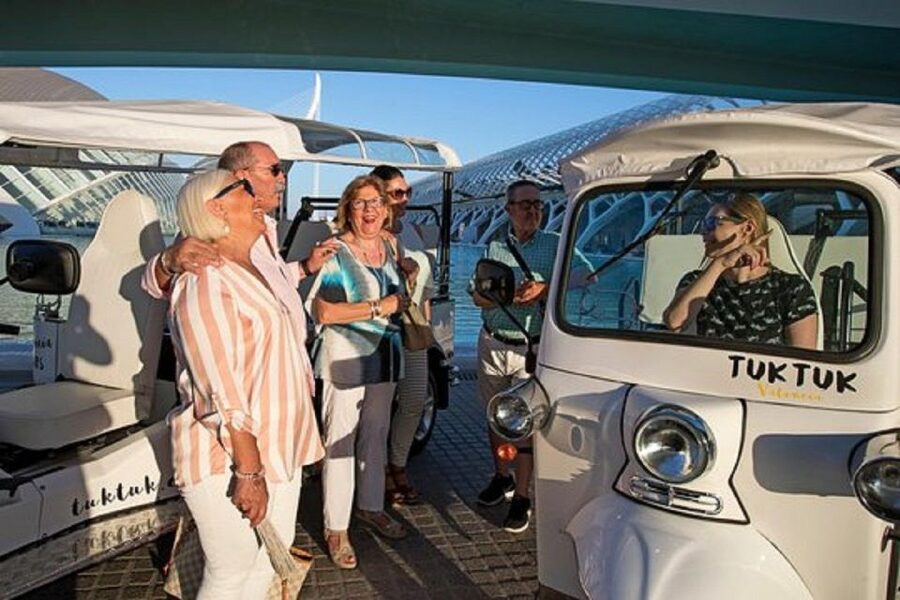 Valencia: Complete Tuk-Tuk Tour Around the City - The market, bullring, and grand central sights