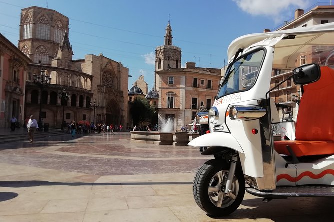 Valencia: Tuk Tuk Full City Tour - Quart Towers, the cathedral, and the Apostles’ Gate