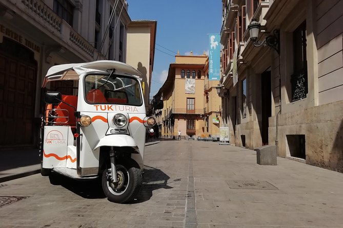 Valencia: Tuk Tuk Full City Tour - Marina views and the Mediterranean