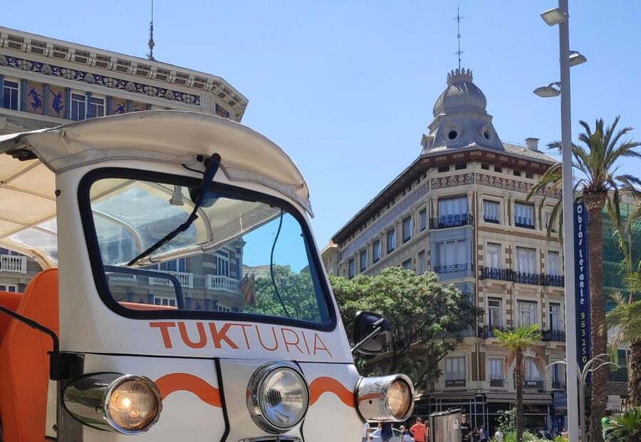 Valencia: Tuk Tuk Historical Tour - Comfort, weather, and practical limits