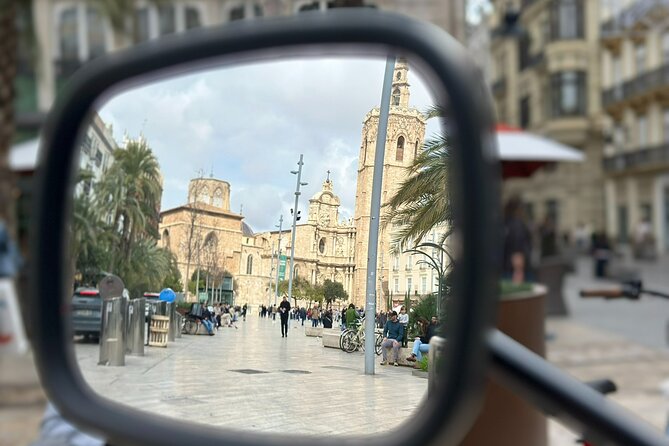 Valencia: Visit the Historic Center of Valencia in Tuk Tuk - Starting at Tourism Hub on C/ de Xàtiva