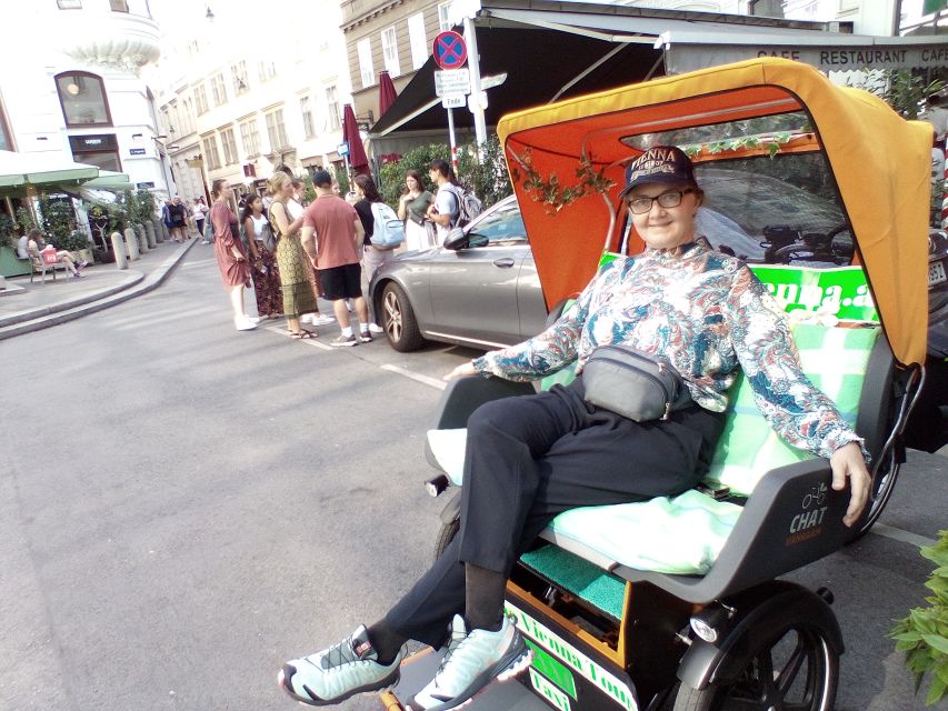 Vienna: Tour RAXI (electric rickshaw) 3 hours in Vienna - Old Danube and Danube Park