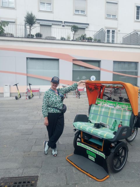 Vienna: Tour RAXI (electric rickshaw) 3 hours in Vienna - The Danube Canal and Vienna’s changing architecture